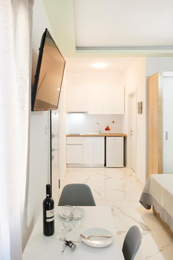 Nikogroup Plaza Apartment Polychrono Bagian luar foto