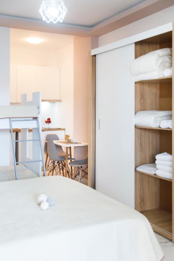 Nikogroup Plaza Apartment Polychrono Bagian luar foto