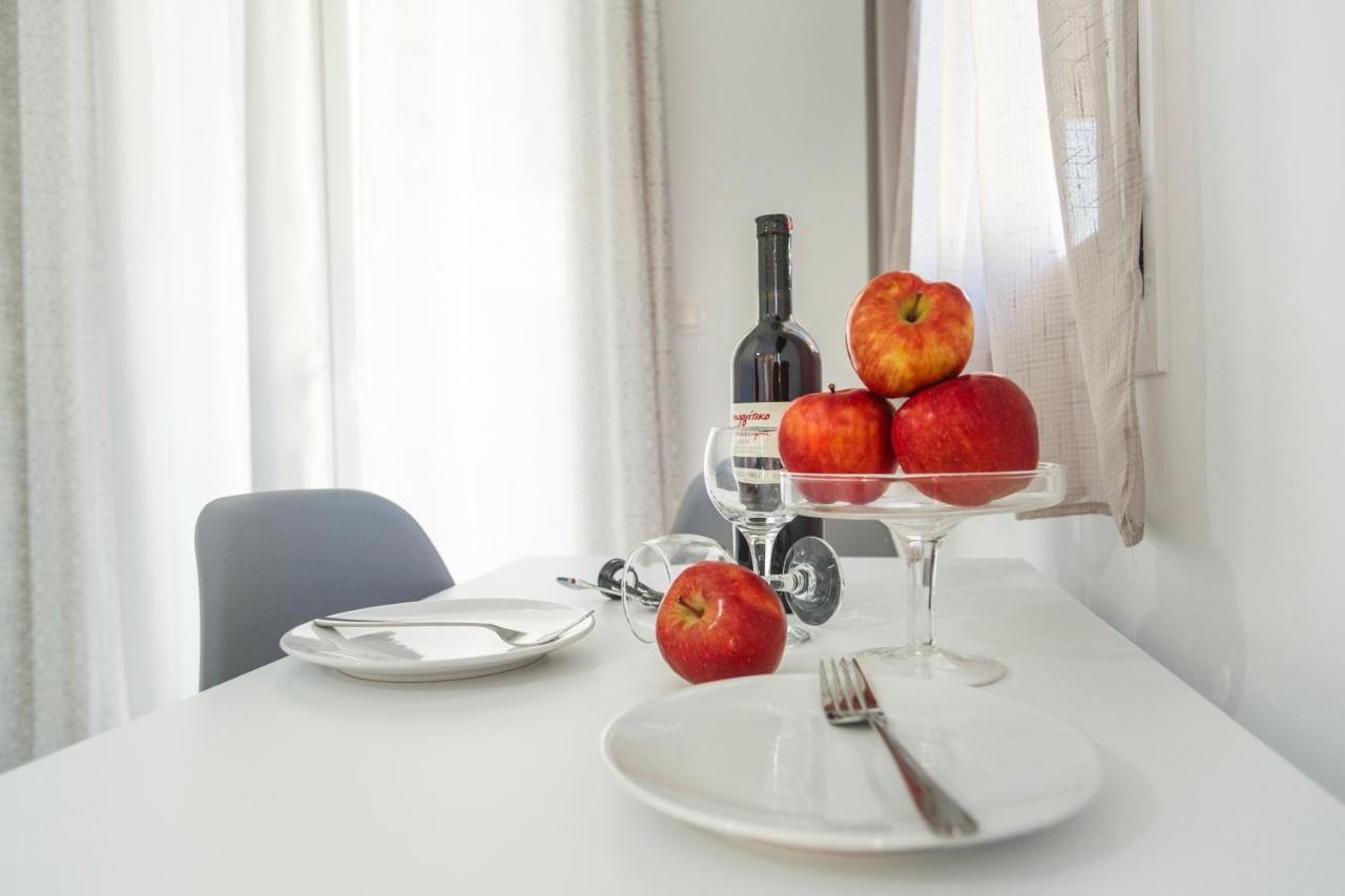 Nikogroup Plaza Apartment Polychrono Bagian luar foto