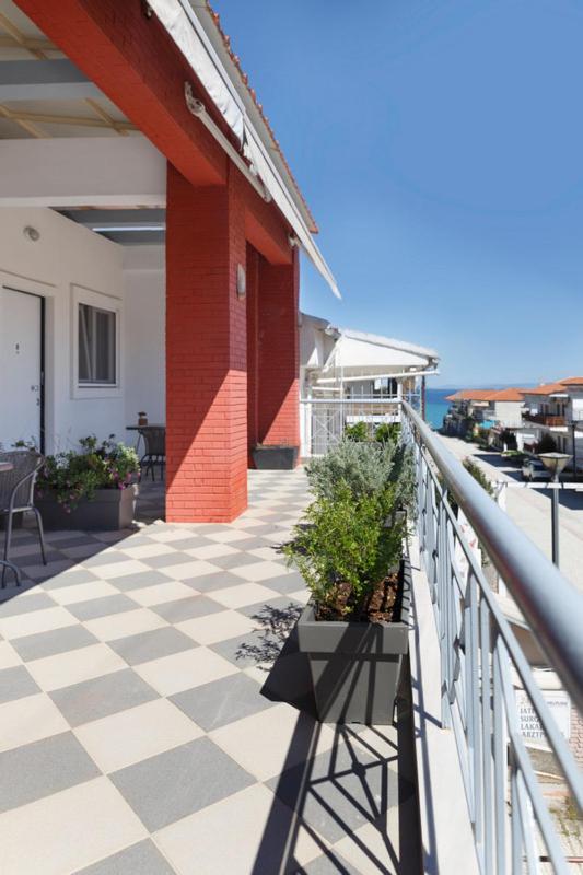 Nikogroup Plaza Apartment Polychrono Bagian luar foto