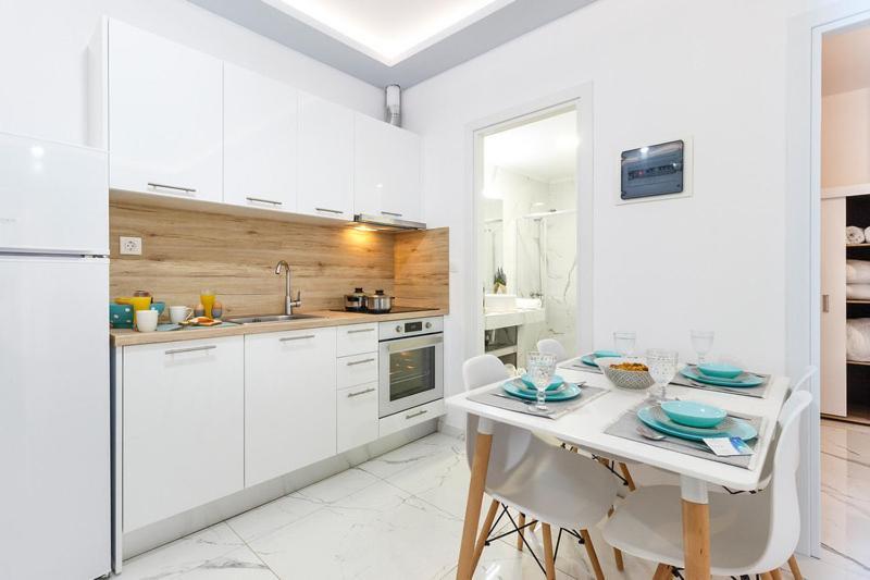 Nikogroup Plaza Apartment Polychrono Bagian luar foto