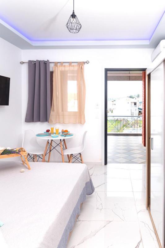 Nikogroup Plaza Apartment Polychrono Bagian luar foto